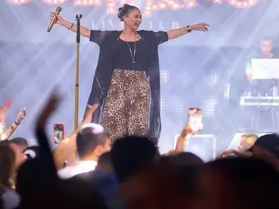 Софи Маринова приключи с траура, взима 200 бона  за месец от участия