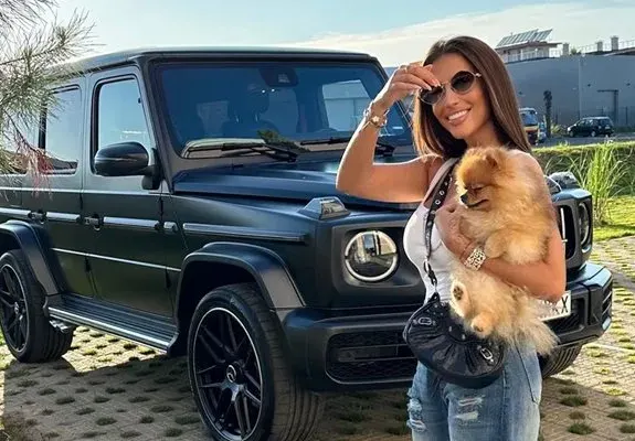 Тита отново с черна G класа