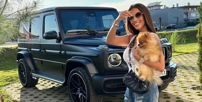 Тита отново с черна G класа