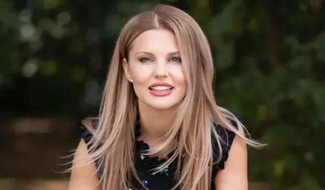 Вдовицата на милионера Шарлопов харчи парите му с млад хубавец. Вижте го!  (СНИМКИ)