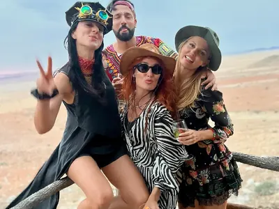 Вдовицата на милионера Шарлопов харчи парите му с млад хубавец. Вижте го!  (СНИМКИ)