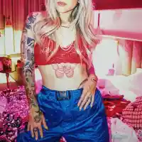 Вики от Евровизия с нови татуси