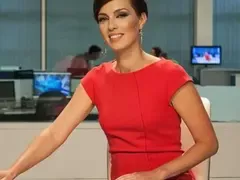 Хубавата Виктория Петрова става все по-учена