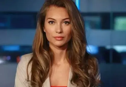 Никол Станкулова заголи пъп за прогнозата (Снимка)