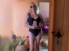 Самочувствие в излишък! Нона Йотова: Харесвам се без дрехи и на 56!