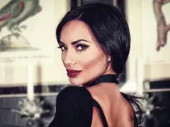 Синоптичката Лора неузнаваема преди корекциите (Снимки)