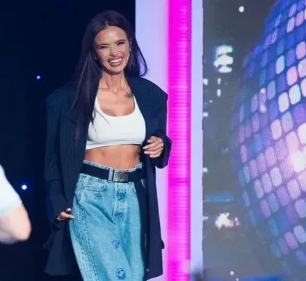 Забравила си сутиена: Отварачката лъсна по зърна при Рачков (СНИМКИ)