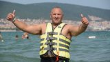 Пламен Пържолата отново яде „златен“ телешки рибай стек, този път в Несебър