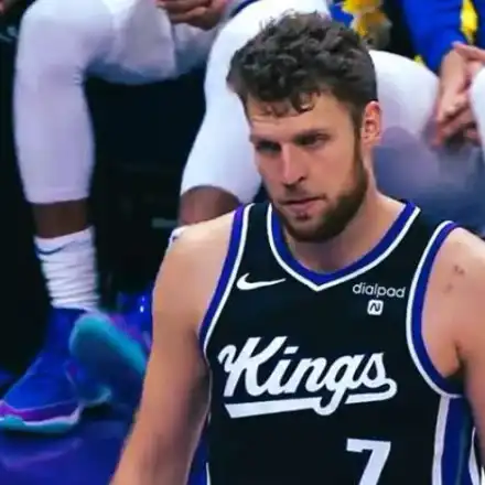 Александър Везенков страда за любимата