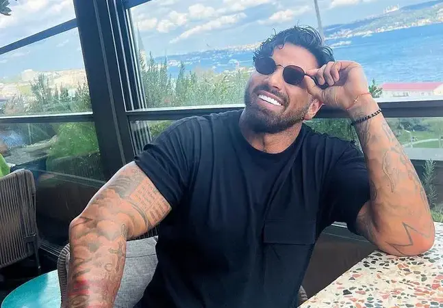 Благо Джизъса е гол като пушка