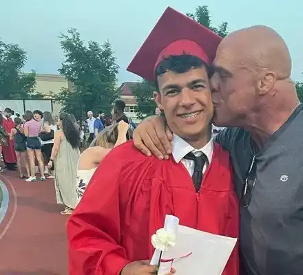 Българското ромче, осиновено от Кърт Енгъл, става кечист (СНИМКИ)