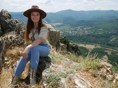 Цветелина влезе в US алманах с БГ стихове: Публикуват ме дори в Китай, но не се вземам на сериозно!