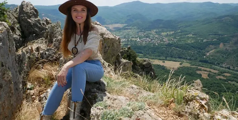 Цветелина влезе в US алманах с БГ стихове: Публикуват ме дори в Китай, но не се вземам на сериозно!