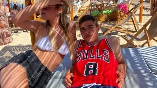 Една красавица по-малко на „Армията: Футболен национал остана без гадже