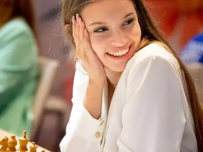 Ето я най-красивата БГ шахматистка (Снимки)