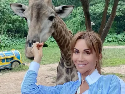 Ивайла Бакалова храни жирафи на Мавриций