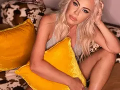 Камелия докара до просешка тояга милионер във валута (Снимки)