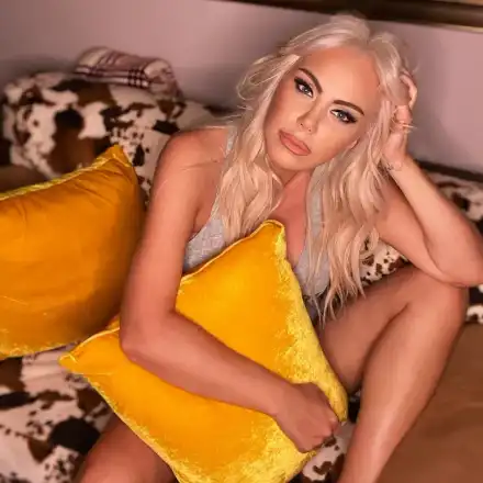 Камелия докара до просешка тояга милионер във валута (Снимки)