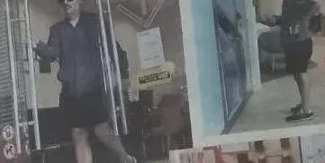 Малък Тошко размята пачки по стотачки