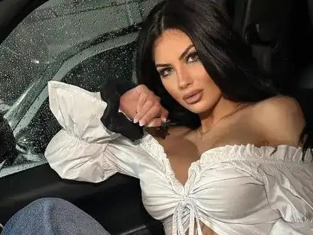 Мис България се фука с аутфит за 25 бона! Само гащите й струват 2000! (СНИМКИ)