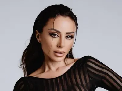 Мисис България Мариана Маринова се съблече за мъжко списание (Снимки)