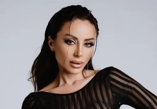 Мисис България Мариана Маринова се съблече за мъжко списание (Снимки)