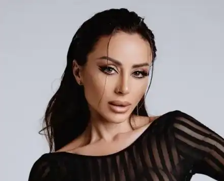 Мисис България Мариана Маринова се съблече за мъжко списание (Снимки)