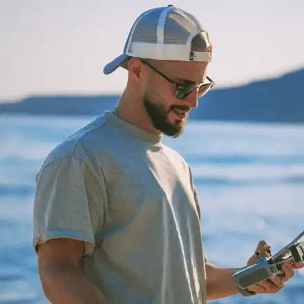 Наум Шопов разпродава старата си техника