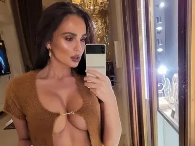 Николета Лозанова нагъва пици