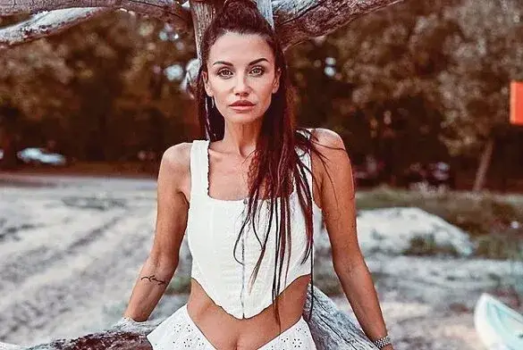 Папараци щракнаха Диляна Попова с новото гадже на ресторант (СНИМКИ)