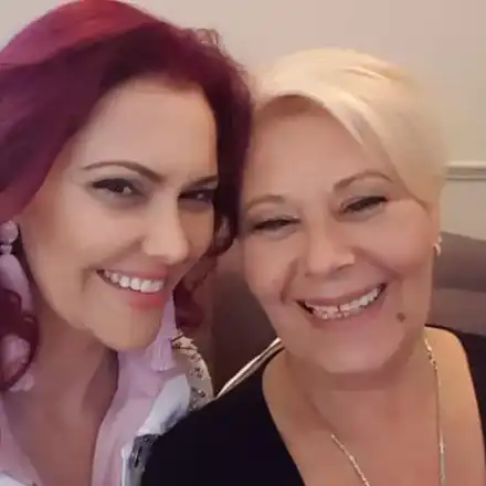 Певица откри майка си след 25 години