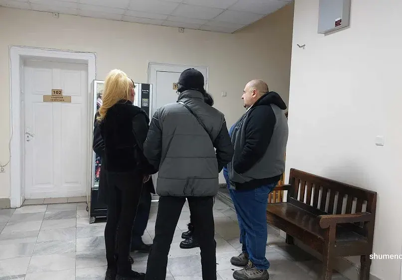 Певицата Луна на съд за имотна измама