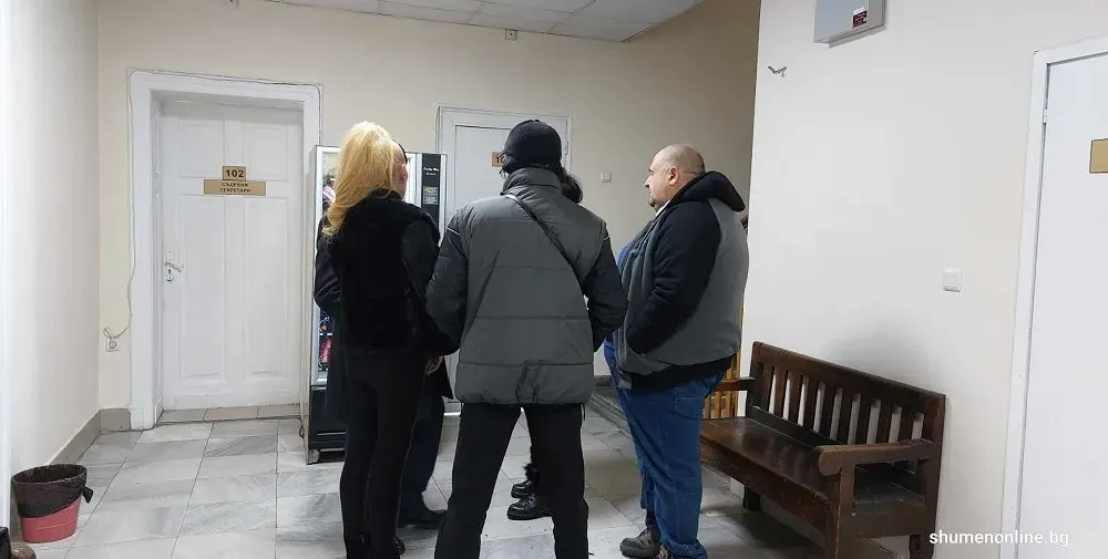 Певицата Луна на съд за имотна измама