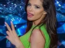 Преслава продава червила