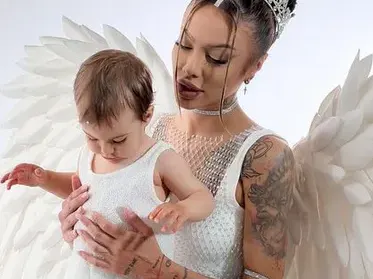 Скандалната рапърка Котенцето родила тайно преди година