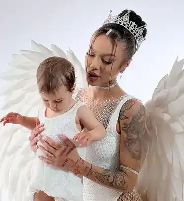 Скандалната рапърка Котенцето родила тайно преди година