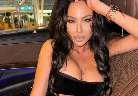 След развода: С 300 кубика набъбна ремаркето на Мис Силикон (СНИМКА)