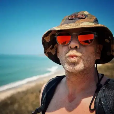 След скандала с Диана Димитрова:  Юлиян Вергов налита на мъже (Гореща снимка)