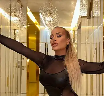 Звезден Хелоуин: Златка извади гърдите, Гери-Никол празнува без гащи! И още + СНИМКИ