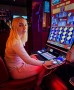 СНИМКА Емили Тротинетката показа напращял бюст (Палавницата заряза любимия си Тихомир-Мелиса)