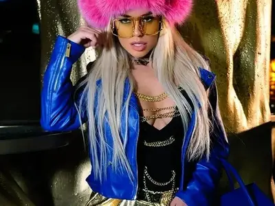 Ан Джи се прави на тайландка