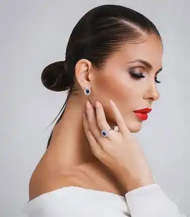 Анелия се окичи със сапфири, феновете я засипаха с комплименти