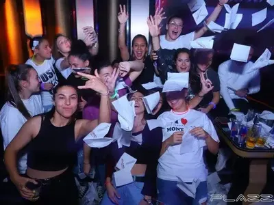 Чалга, уиски и салфетки за футболните ни националки след 2:2 със Северна Македония (Снимки)