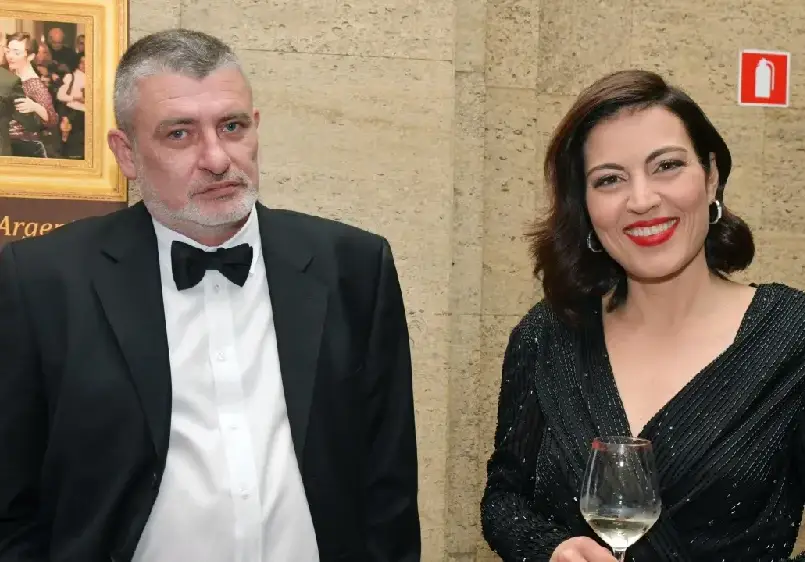 Деси Стоянова  съсипана след  смъртта на мъжа си