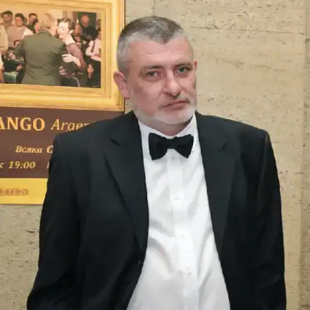 Деси Стоянова  съсипана след  смъртта на мъжа си