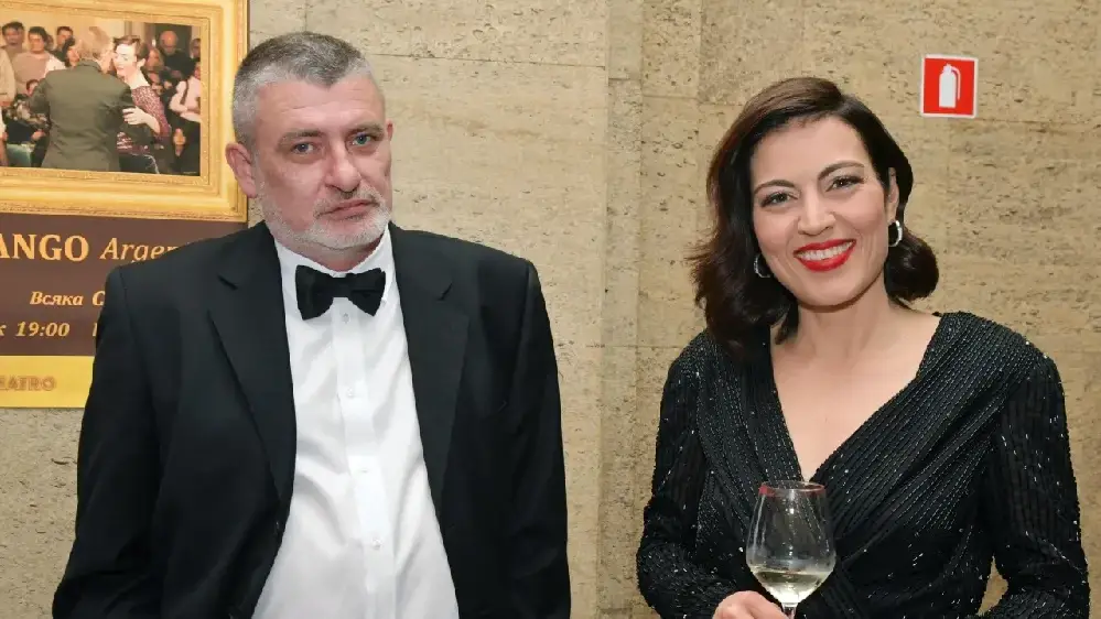 Деси Стоянова  съсипана след  смъртта на мъжа си