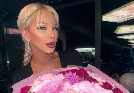 Емануела купи 100 кила подаръци СНИМКИ
