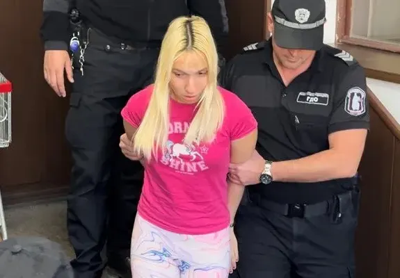 Емили Тротинетката плаче и се тръшка в съда: Невинна съм!