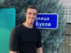 Филип Буков се подигра на бившата на Рълев