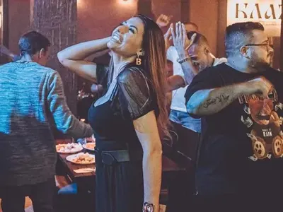 Герои от "Един за друг" дивеят на чалга (Снимки)